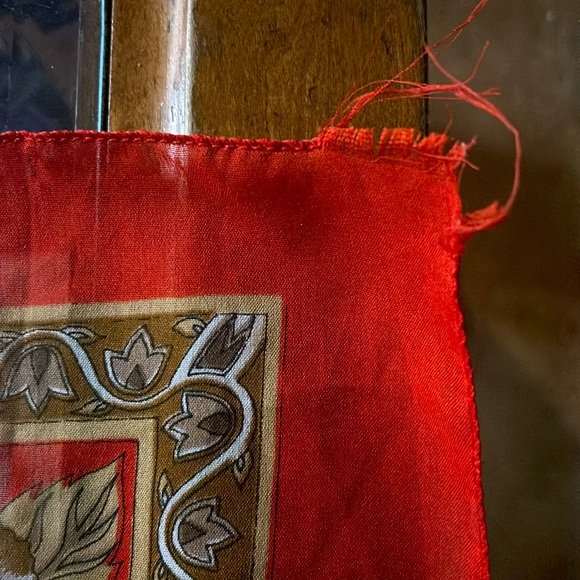 VINTAGE satin scarf / throw / wrap flowers and butterflies - Picture 4 of 4